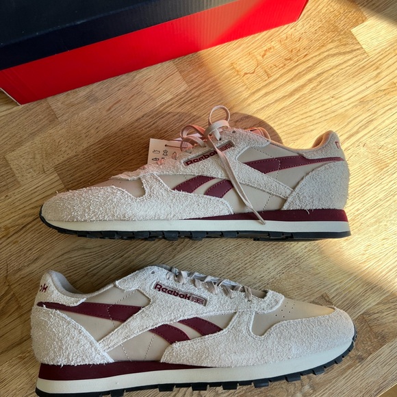 Reebok Men's Classic Leather Sneakers, Beige, Classic Burgundy Men’s  Size 13 - Picture 5 of 16
